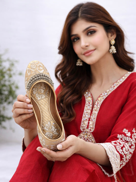 Gold jutti